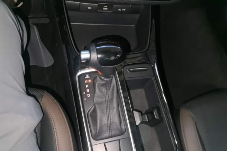 Used Kia K3 (Kai Shen) 2017 1.8L Automatic GLS Gear Lever