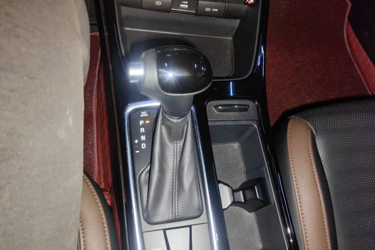 Used Kia K3 (Kai Shen) 2017 1.8L Automatic GLS Gear Lever
