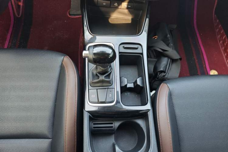 Used Kia K3 (Kai Shen) 2017 1.8L Automatic GLS Gear Lever