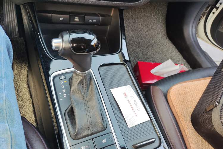 Used Kia K3 (Kai Shen) 2017 1.8L Automatic DLX Gear Lever