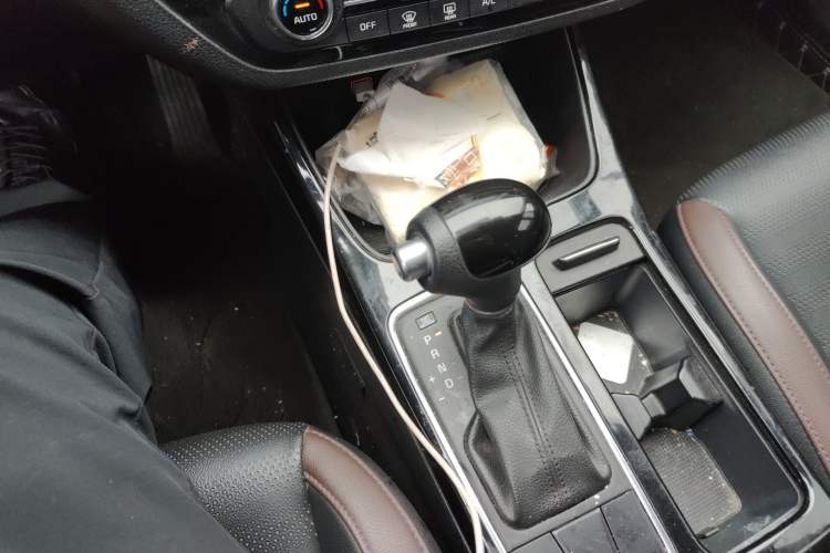 Used Kia K3 (Kai Shen) 2017 1.8L Automatic GLS Gear Lever