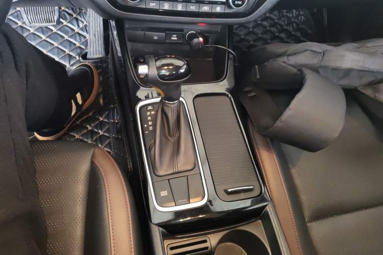 Used Kia K3 (Kai Shen) 2017 1.8L Automatic GLS Gear Lever