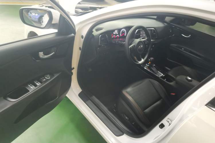 Used Kia K3 (Kai Shen) 2017 1.8L Automatic GLS Interior 3