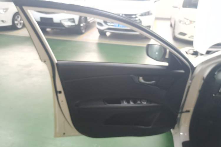Used Kia K3 (Kai Shen) 2017 1.8L Automatic GLS Interior 7