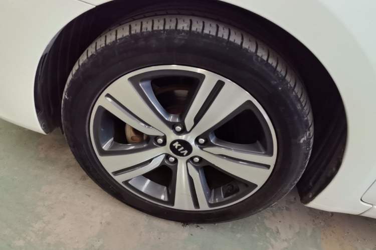Used Kia K3 (Kai Shen) 2017 1.8L Automatic DLX Left Front Wheel Hub
