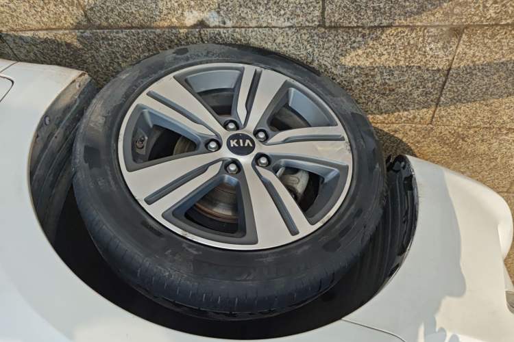 Used Kia K3 (Kai Shen) 2017 1.8L Automatic GLS Left Front Wheel Hub