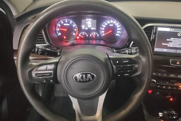 Used Kia K3 (Kai Shen) 2017 1.8L Automatic GLS Steering Wheel