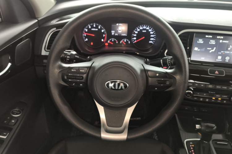 Used Kia K3 (Kai Shen) 2017 1.8L Automatic GLS Steering Wheel