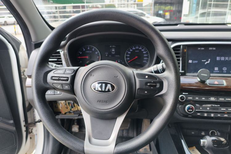 Used Kia K3 (Kai Shen) 2017 1.8L Automatic GLS Steering Wheel