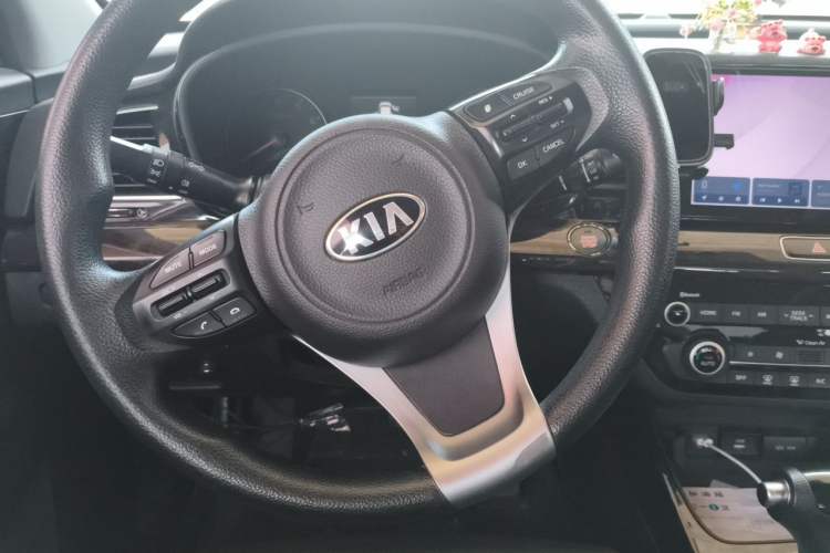 Used Kia K3 (Kai Shen) 2017 1.8L Automatic GLS Steering Wheel