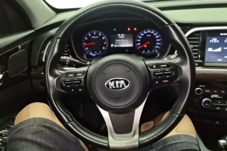 Used Kia K3 (Kai Shen) 2017 1.8L Automatic DLX Steering Wheel