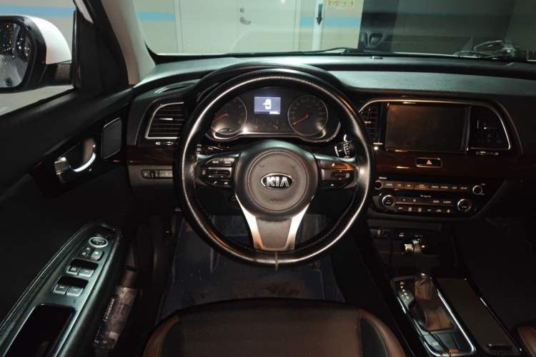 Used Kia K3 (Kai Shen) 2017 1.8L Automatic GLS Steering Wheel