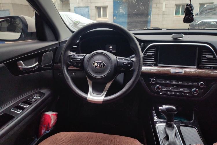 Used Kia K3 (Kai Shen) 2017 1.8L Automatic GLS Steering Wheel