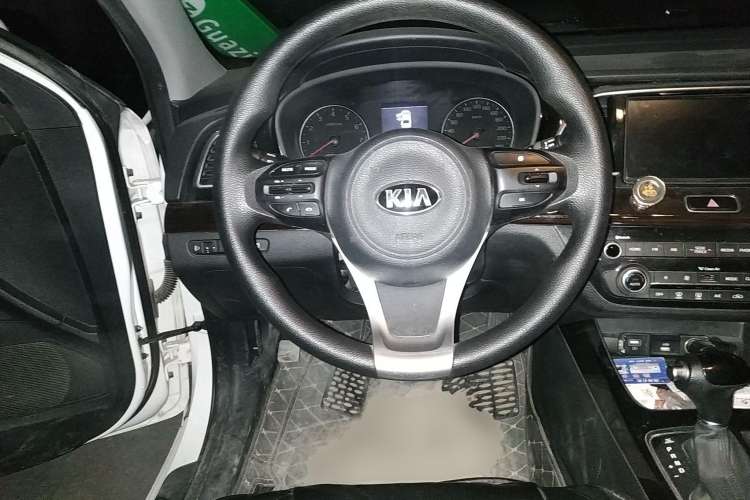 Used Kia K3 (Kai Shen) 2017 1.8L Automatic GLS Steering Wheel