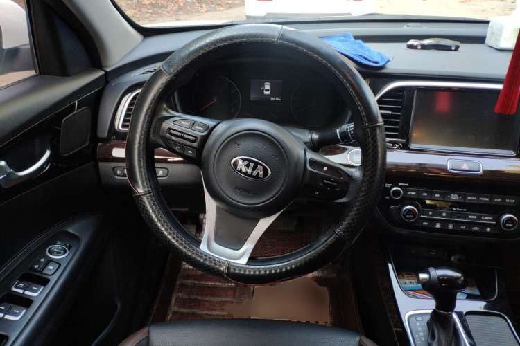 Used Kia K3 (Kai Shen) 2017 1.8L Automatic GLS Steering Wheel