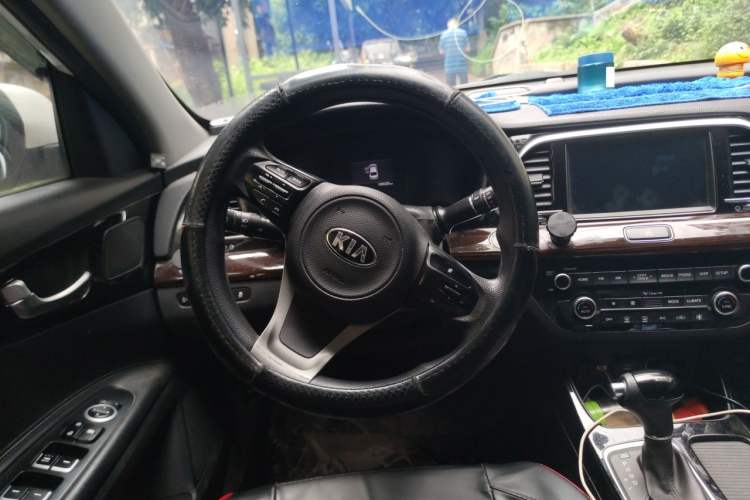 Used Kia K3 (Kai Shen) 2017 1.8L Automatic GLS Steering Wheel