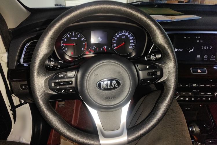Used Kia K3 (Kai Shen) 2017 1.8L Automatic GLS Steering Wheel