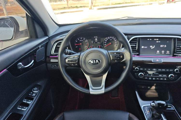 Used Kia K3 (Kai Shen) 2017 1.8L Automatic GLS Steering Wheel