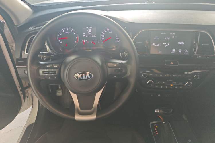 Used Kia K3 (Kai Shen) 2017 1.8L Automatic GLS Steering Wheel