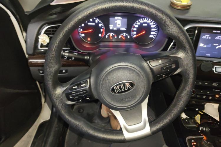 Used Kia K3 (Kai Shen) 2017 1.8L Automatic GLS Steering Wheel