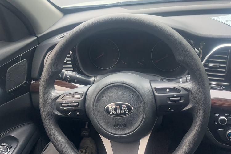 Used Kia K3 (Kai Shen) 2017 1.8L Automatic GLS Steering Wheel