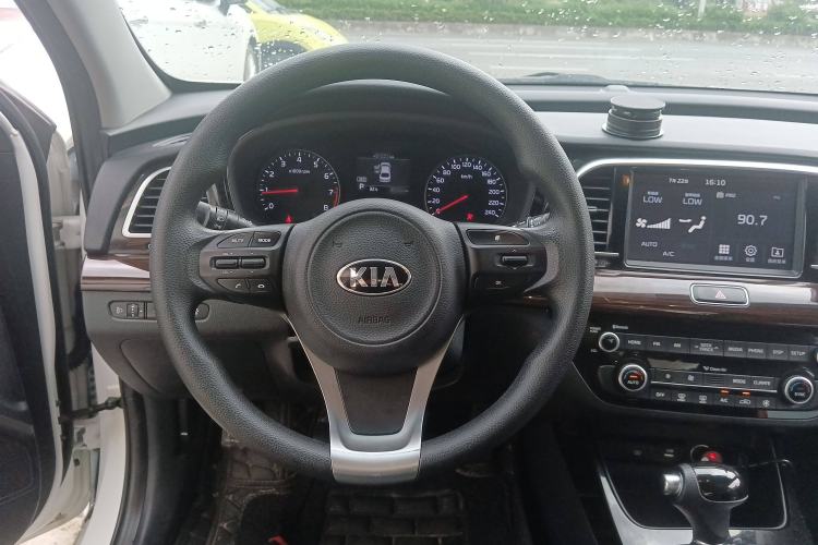 Used Kia K3 (Kai Shen) 2017 1.8L Automatic GLS Steering Wheel