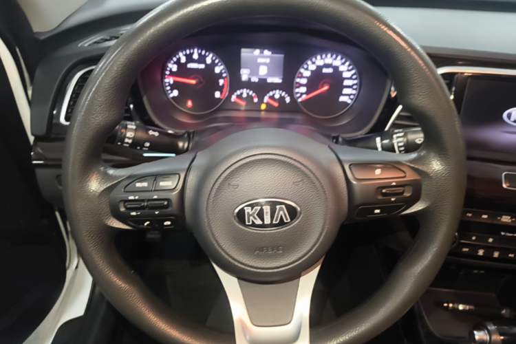 Used Kia K3 (Kai Shen) 2017 1.8L Automatic GLS Steering Wheel