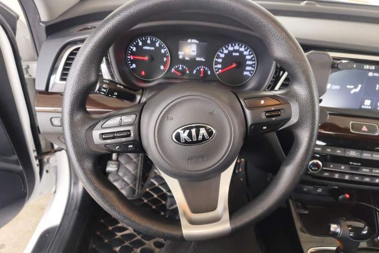 Used Kia K3 (Kai Shen) 2017 1.8L Automatic GLS Steering Wheel