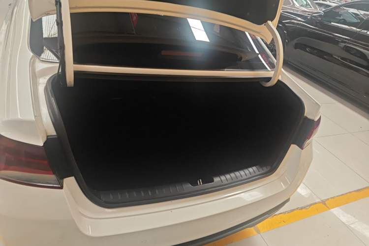 Used Kia K3 (Kai Shen) 2017 1.8L Automatic GLS Trunk
