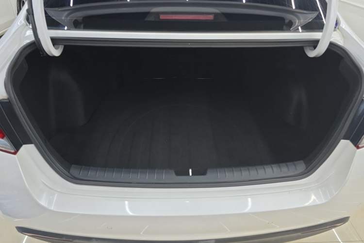 Used Kia K3 (Kai Shen) 2017 1.8L Automatic GLS Trunk