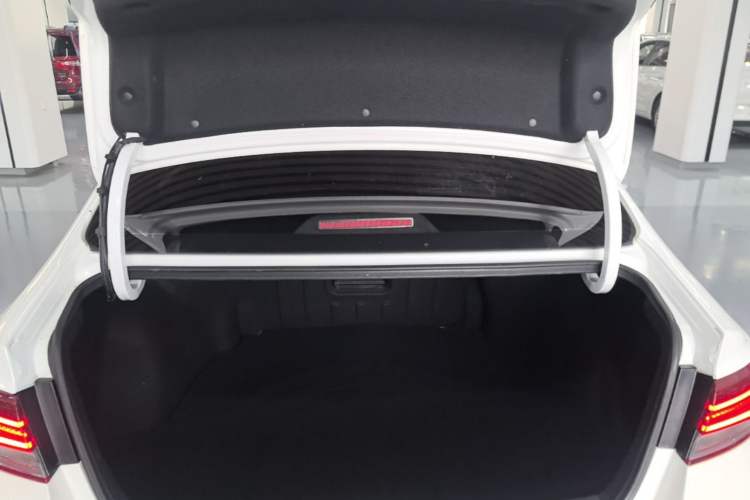 Used Kia K3 (Kai Shen) 2017 1.8L Automatic GLS Trunk