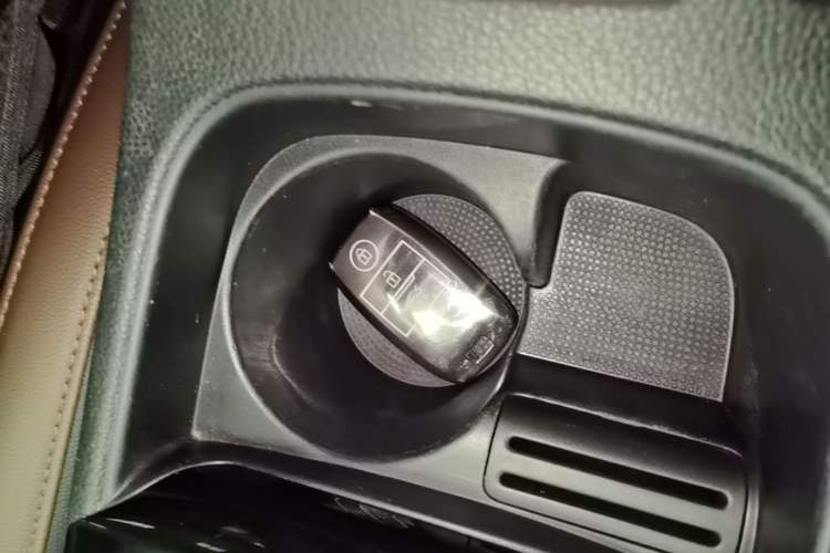 Used Kia K3 (Kai Shen) 2017 1.8L Automatic DLX Vehicle Key