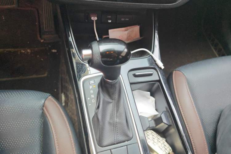 Used Kia K3 (Kai Shen) 2017 1.8L Automatic GLS Gear Lever
