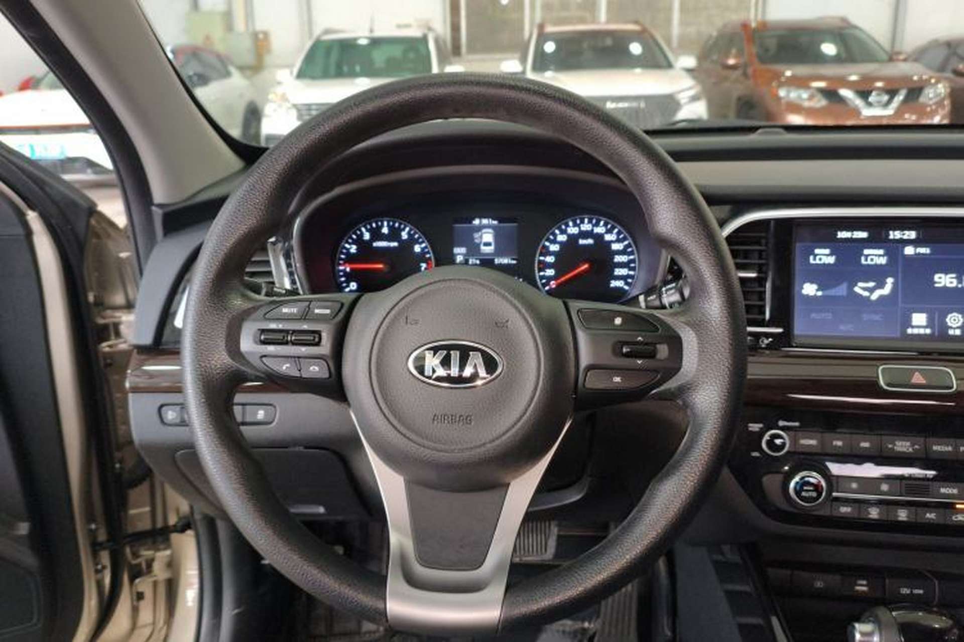 Used Kia K3 (Kai Shen) 2017 1.8L Automatic GLS Steering Wheel