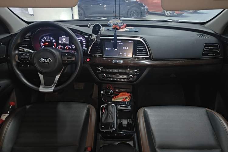 Used Kia K3 (Kai Shen) 2019 1.8L Automatic GLS Center Console