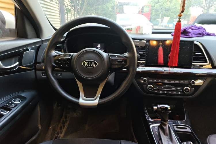 Used Kia K3 (Kai Shen) 2019 1.8L Automatic GLS Steering Wheel