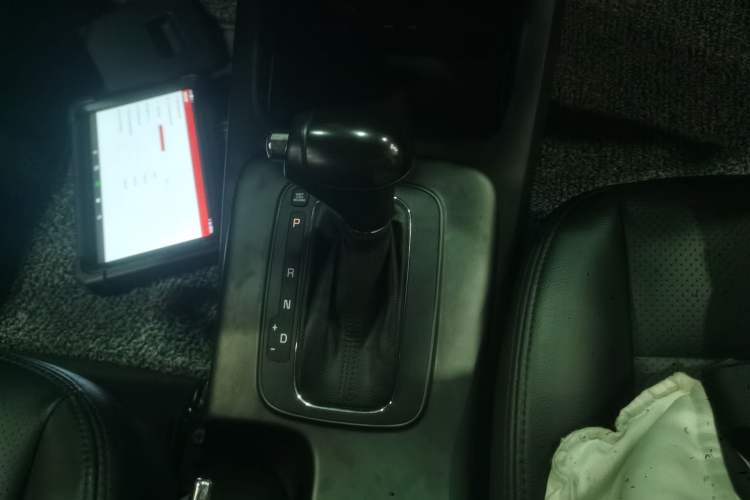 Used Kia K3S 2014 1.6L Automatic GLS Gear Lever