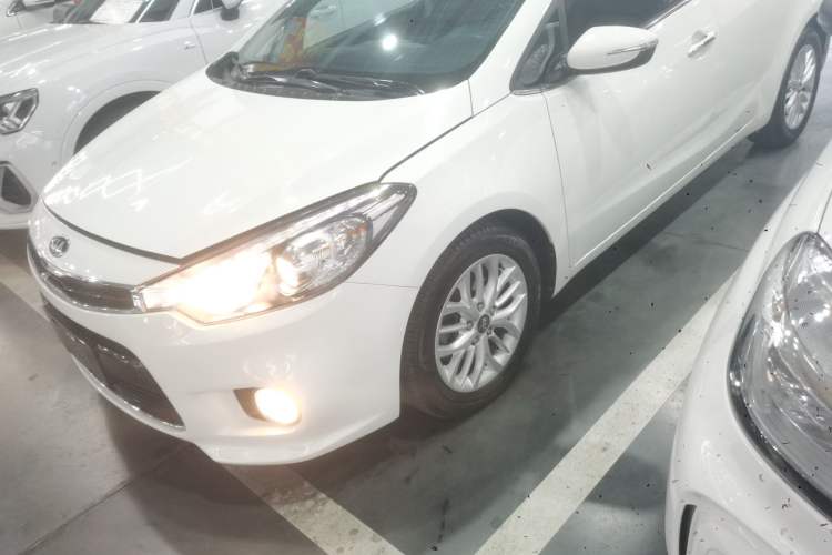 Used Kia K3S 2014 1.6L Automatic GLS Left Front Wheel Hub