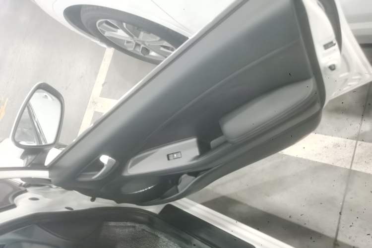 Used Kia K3S 2014 1.6L Automatic GLS Right Front Door Interior