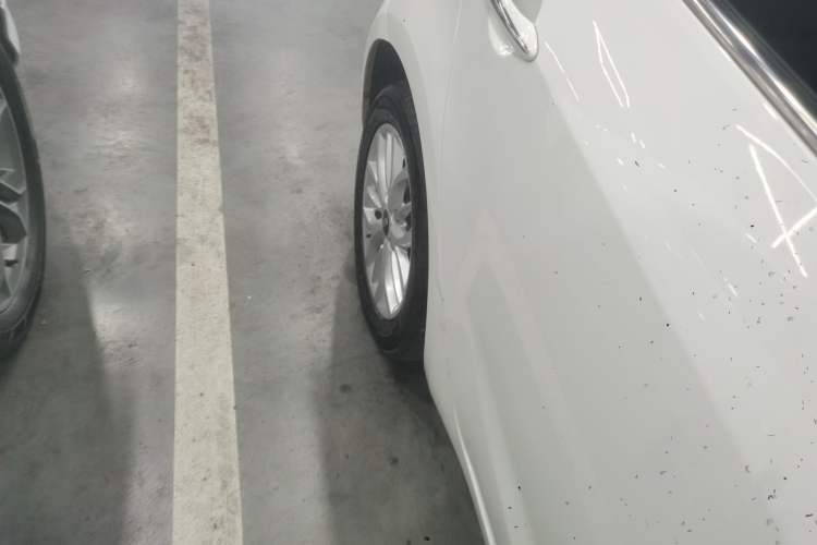 Used Kia K3S 2014 1.6L Automatic GLS Right Rear Wheel Hub