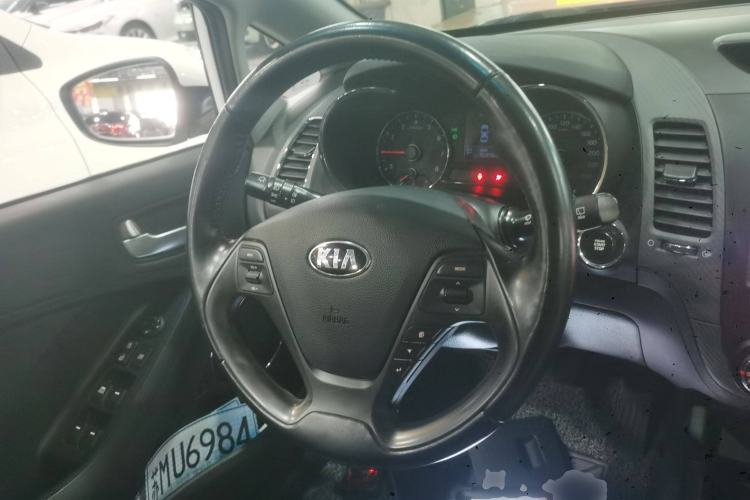 Used Kia K3S 2014 1.6L Automatic GLS Steering Wheel