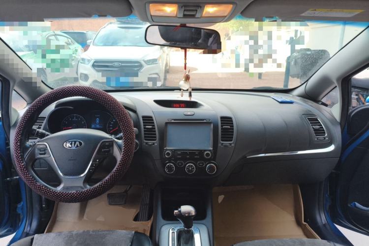 Used Kia K3S 2014 1.6L Automatic GLS Center Console