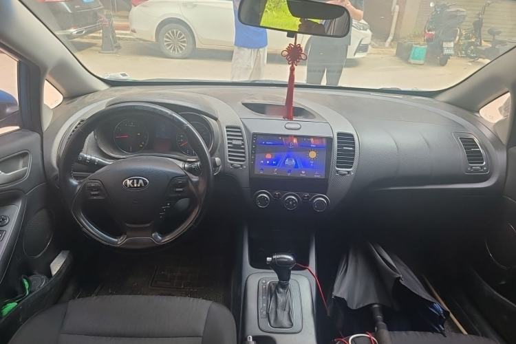 Used Kia K3S 2014 1.6L Automatic GLS Center Console