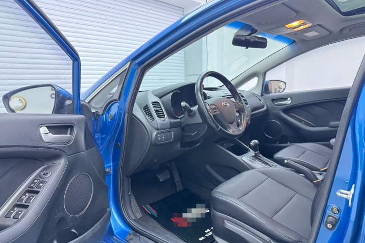 Used Kia K3S 2014 1.6L Automatic GLS Interior 4