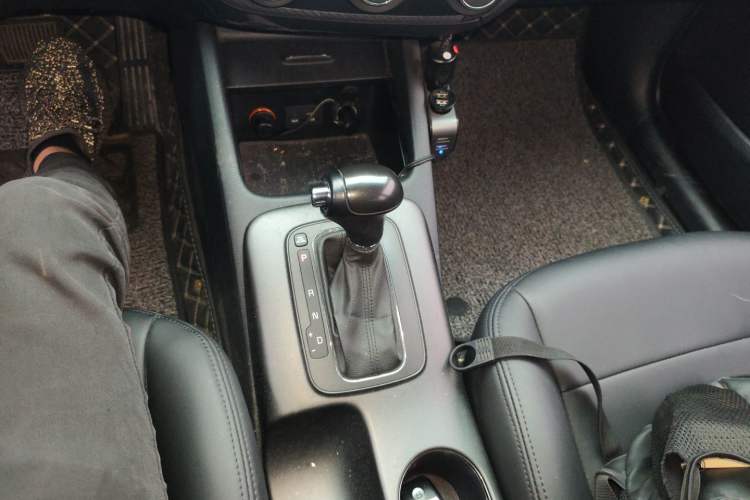 Used Kia K3S 2014 1.6L Automatic GLS Gear Lever