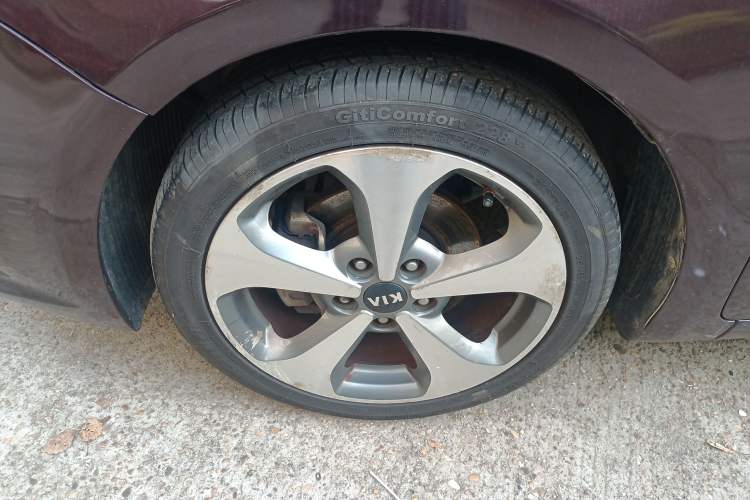 Used Kia K3S 2014 1.6L Automatic Premium Left Front Wheel Hub
