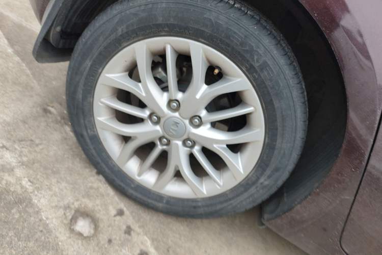 Used Kia K3S 2014 1.6L Automatic GLS Right Rear Wheel Hub