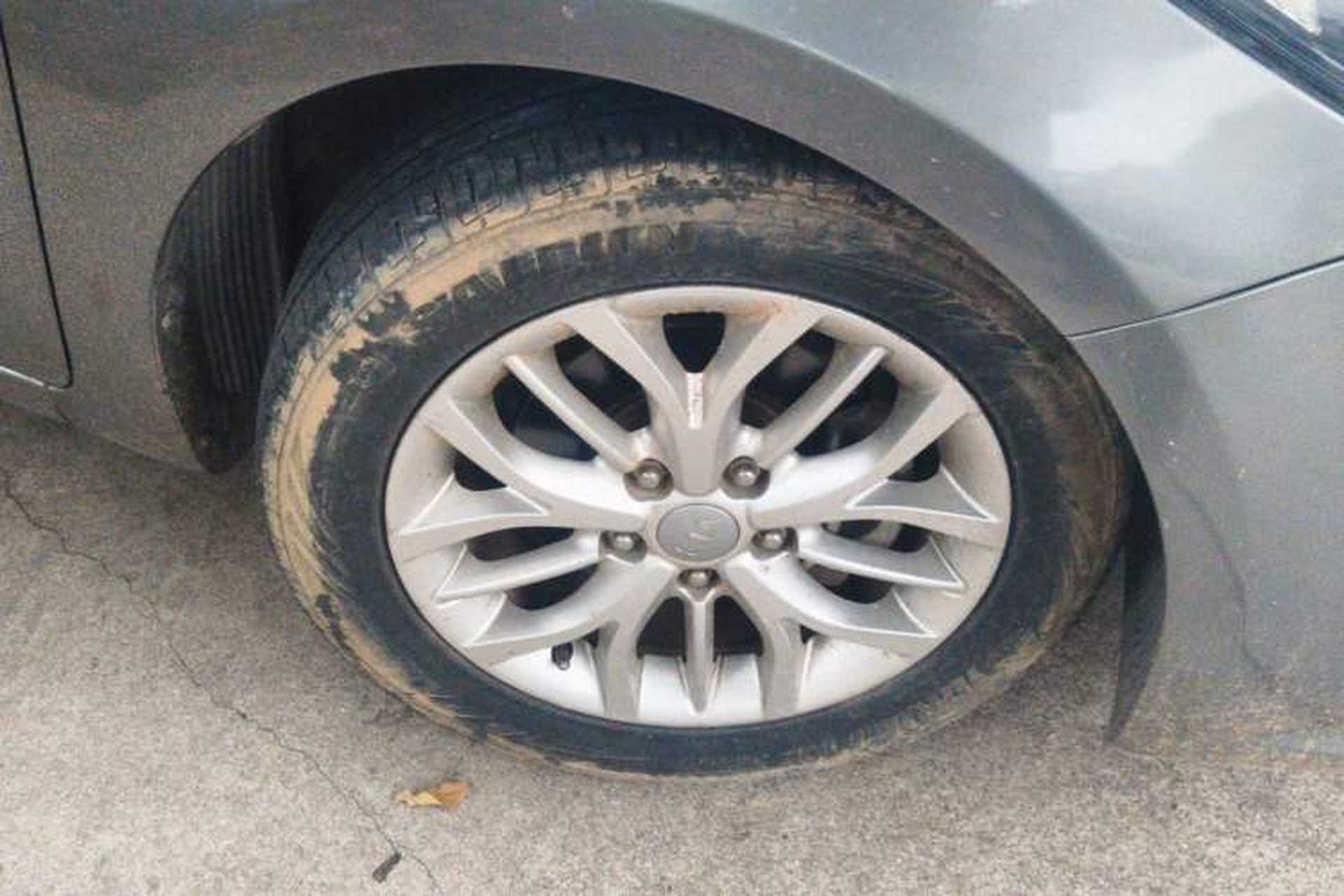 Used Kia K3S 2014 1.6L Automatic GLS Right Front Wheel Hub