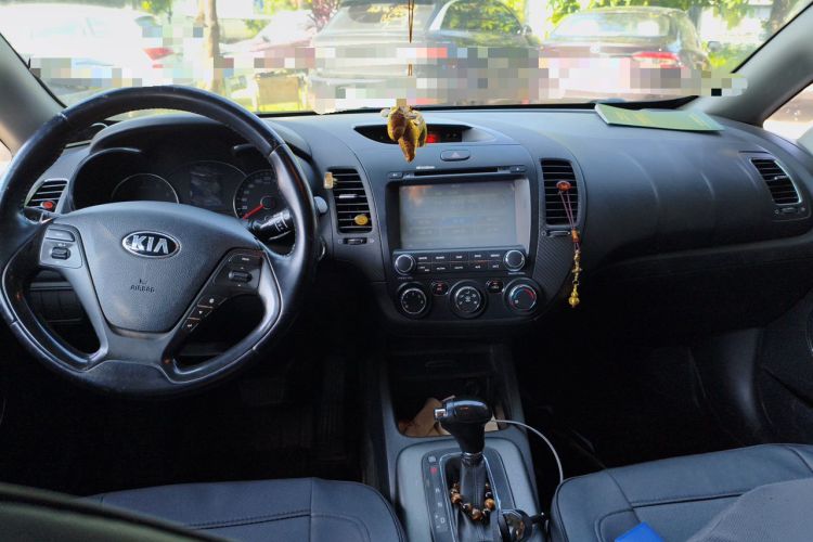 Used Kia K3S 2014 1.6L Automatic GLS Center Console