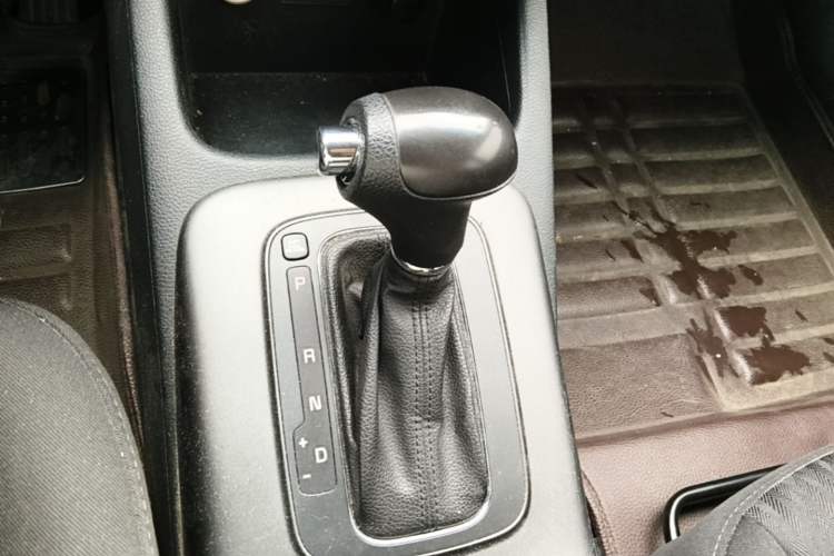 Used Kia K3S 2014 1.6L Automatic GL Gear Lever